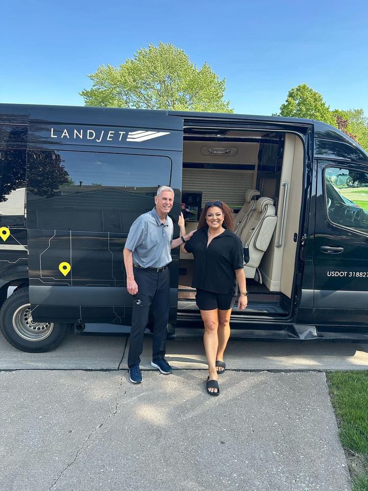 LandJet's tweet photo. #Congratulations to @melkellips on her #DancingWithTheQCStars win! Check out what she said about her ride with #LandJet: 

“LandJet gave me time to focus and calm my nerves, so I could be fully present &amp; enjoy the evening with all my people.”

Ride with LandJet &amp; ride #StressFree https://t.co/5A7vhGnNms