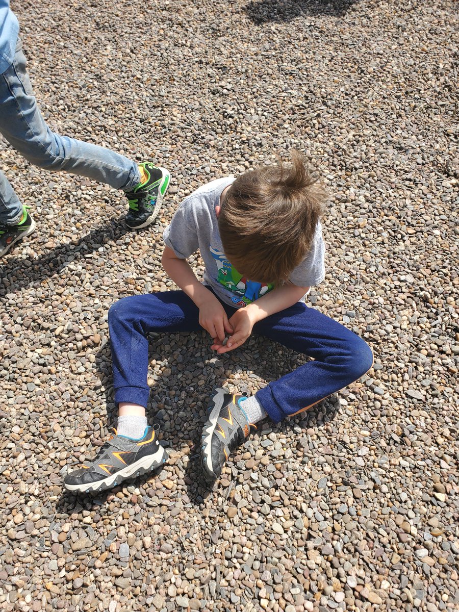 GillBaskwill's tweet image. Math tools are everywhere! We found 10 very special rocks, put them in our pocket and showed them in 2 parts! #seewhatIamlearning #Math #kindergarten @SMES01