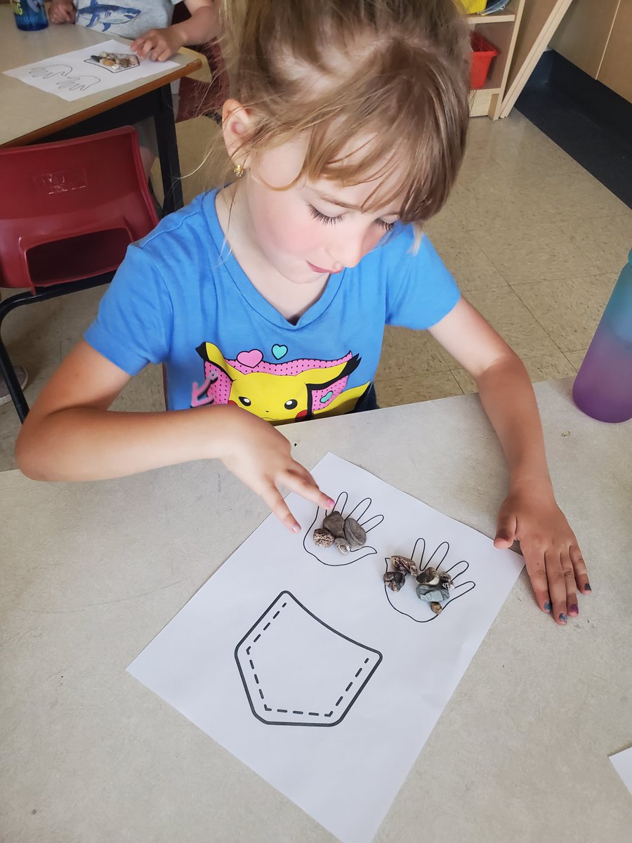 GillBaskwill's tweet image. Math tools are everywhere! We found 10 very special rocks, put them in our pocket and showed them in 2 parts! #seewhatIamlearning #Math #kindergarten @SMES01