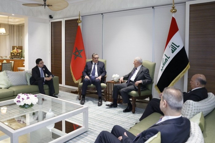 Sommet arabe : Akhannouch rencontre le président irakien shorturl.at/hlxOR