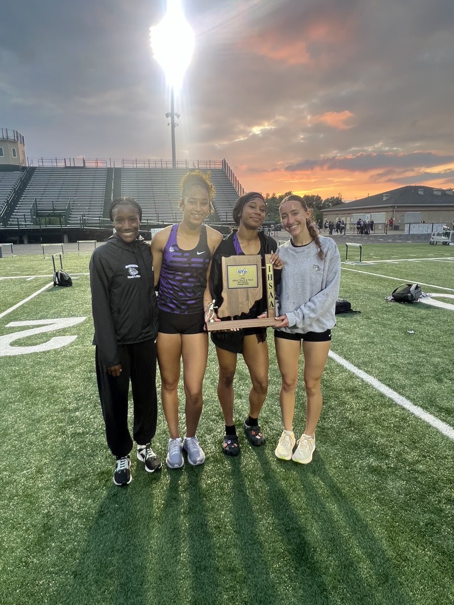 BHSDogsTrack's tweet image. 4x400 Relay Regional Qualifier! 🥉

4:04.36 🔥
Eden Wolfe 
Laniah Walkine 
Angelique Howgate 
Hannah Oppy