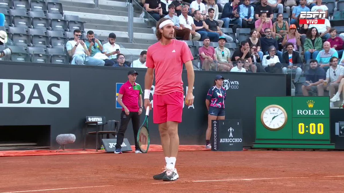 Tsitsipas al saque para abrir el duelo. 💪 #ESPNenStarPlus ▶️ dis.la/ESPNenStarPlus…