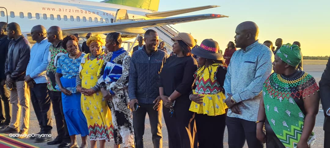 His Excellency President Dr. ED Mnangagwa arrived in Bulawayo early this evening to officially open the New Bakers Inn Plant and officiate the Pass Out of Prison officers in Ntabazinduna tomorrow.