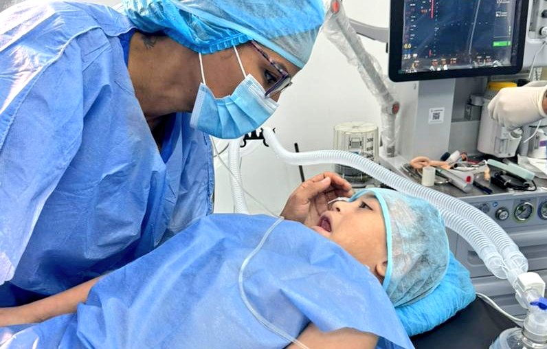 Hoy #16M nuestro especialista en Otorrinolaringología activaron el área quirúrgica para responder a la salud de los hijos e hijas de los trabajadores y trabajadoras afiliados a FASTAC.
#FastacPaLante
<a href="/NicolasMaduro/">Nicolás Maduro</a>
<a href="/gestionperfecta/">Carmen Meléndez</a>
<a href="/AlcaldiaDCcs/">Alcaldía De Caracas</a>
<a href="/FastacVe/">Fastac Alcadia de Caracas</a>