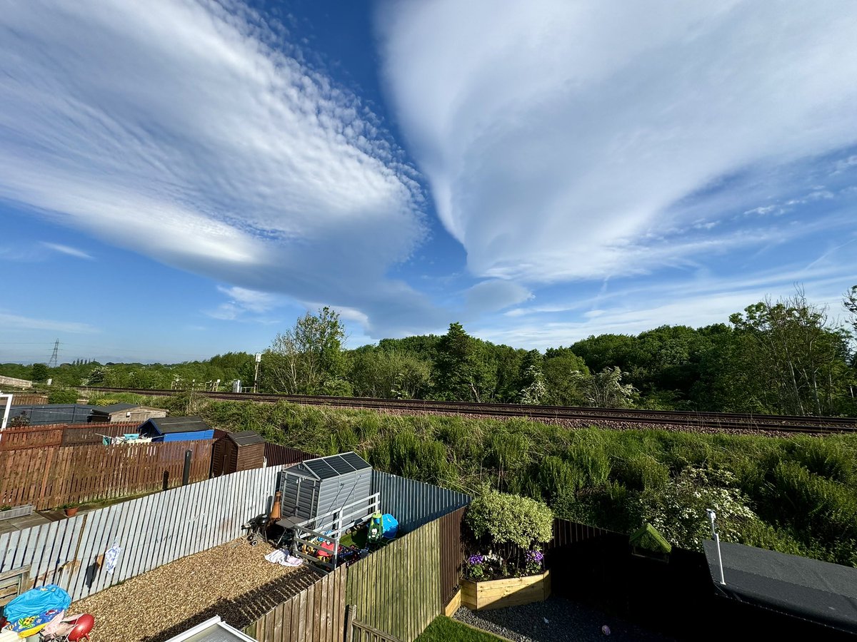 Interesting #cloudscapes over Carlisle atm and a nice 21°c 🌤️ #loveukweather
