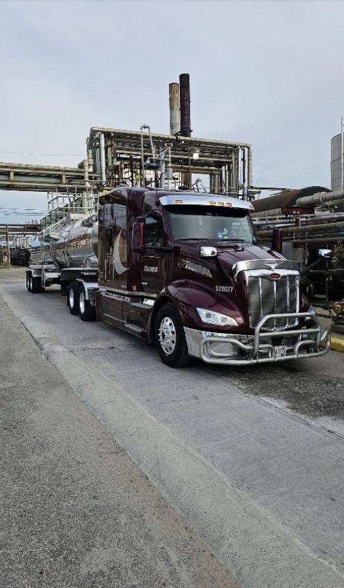 BulkPremier's tweet image. Rolling through Wilmington, NC! 
BIG thanks to Russel for capturing this epic snapshot of our rig making a pit stop in this charming city. Where to next?
Got pics on the road? Tweet us for your chance to be featured on our page. #TruckerViews #WilmingtonN
