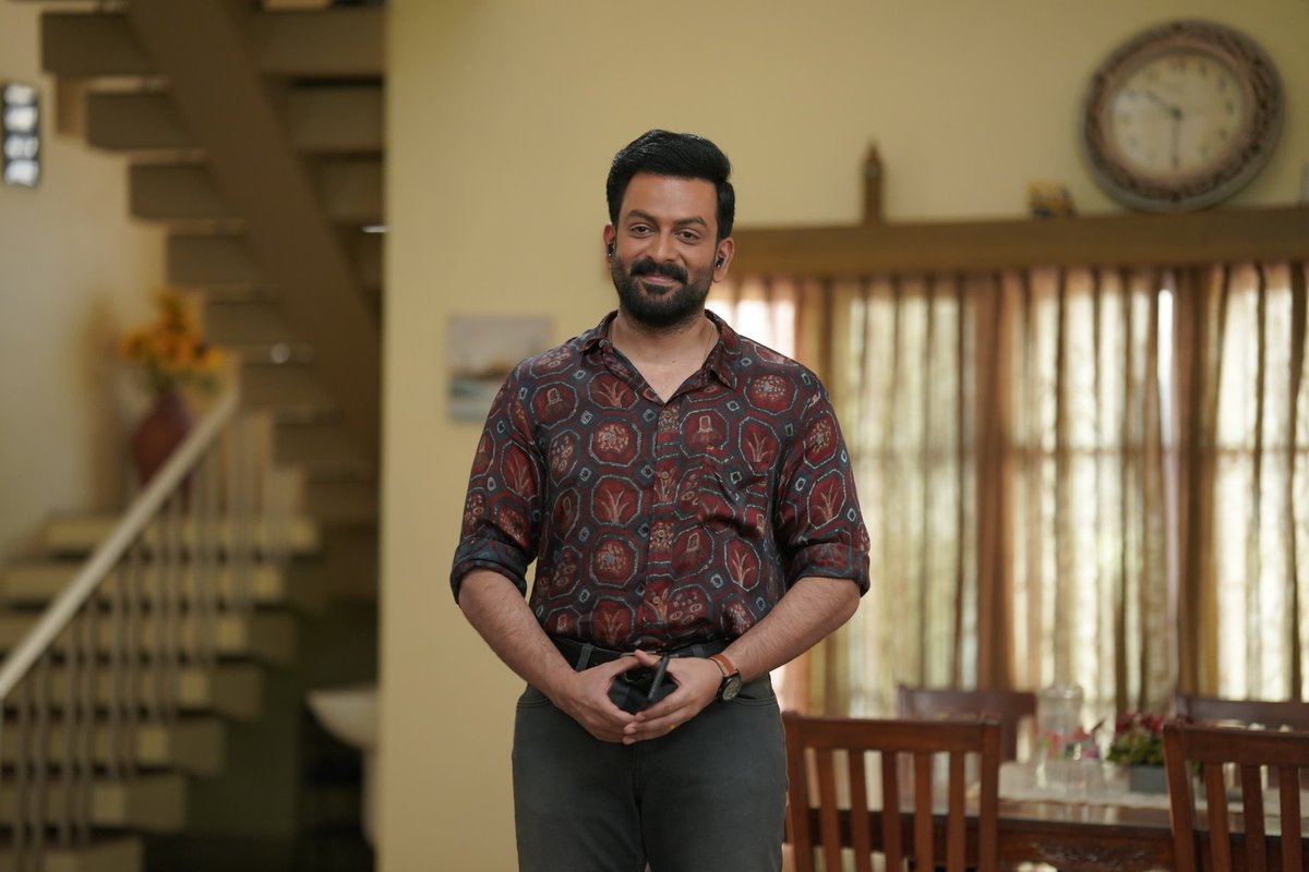 Really liked how @PrithviOfficial delivered the Drishyam reference scene. He brought the subtle nuances of Lalettan's body language and voice modulation without directly imitating him, all while staying true to Anandettan's character.

Fucking GOOOOOOOOD🤩😍