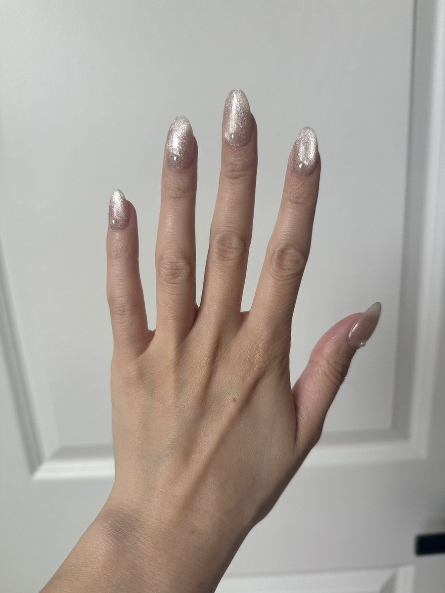 Not kpop related but I just did my own gelx nails for the 2nd time (1st time was a flop) and they look SO GOOD so I had to post somewhere hehe
