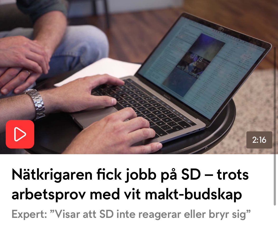 Vit makt-budskap var en del av arbetsprovet som gjorde att SD:s kommunikationschef anställde en av nätkrigarna, som sen spred mer vit makt-budskap som anställd. Ger i dag mer kontext till ⁦@StiftelsenExpo⁩ uppföljning på Undercover i trollfabriken. tv4.se/artikel/2OeBhj…