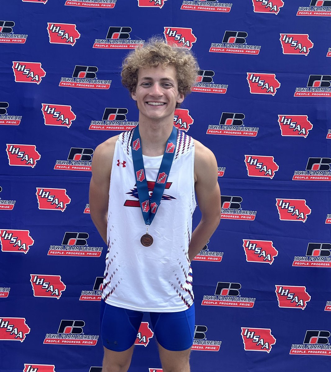 I_35track_track's tweet photo. Congratulations Austin VanderWerf on your 6th place finish in the 3200 run. 9:37.58, seasons best and reset his own school record for the 3rd time this season. https://t.co/8gz38xaVzS