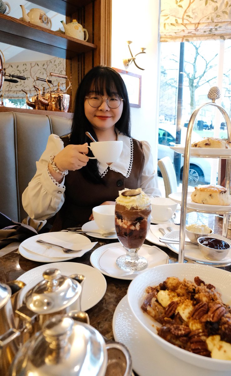 We love to see our #Chevening Scholars making the most of their study breaks! 🇬🇧 Why not enjoy a traditional British afternoon tea, either in a local cafe or at your student accommodation? 🍵 See more springtime study break ideas 👉 chevening.org/springtime-in-… 📸: @SuyiluZheng
