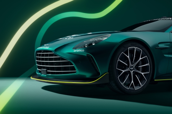 Fastest ever Aston Martin Vantage turns up the intensity as new Official FIA Safety Car of Formula 1 luxurylifestyle.com/headlines/fast… #Formula1 #carracing #motorsports #automotive