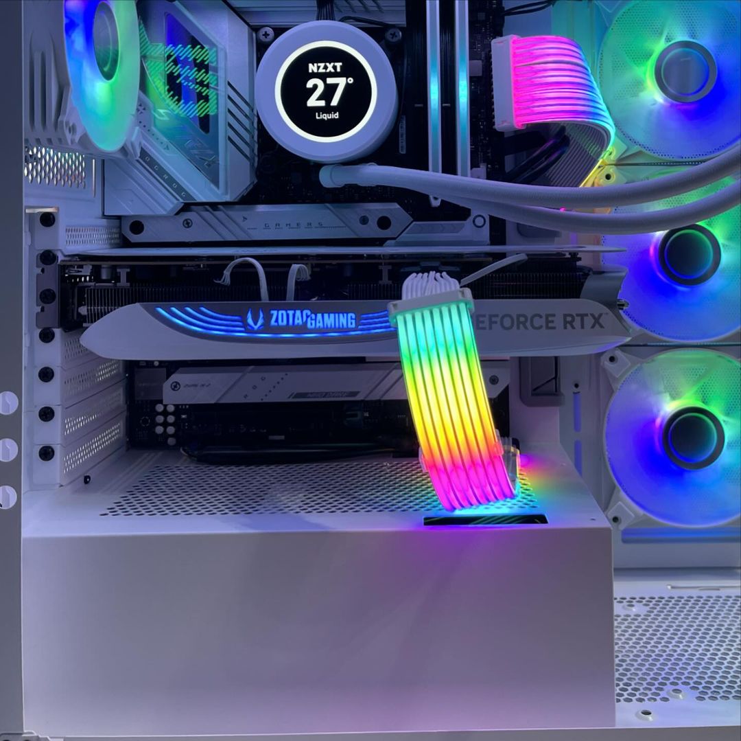 🌟💻Captivating, gorgeous build that's both pretty and powerful, featuring the stunning ZOTAC GAMING GeForce RTX 4080 SUPER White Edition. 🤍 📷 IG: cyberayan1 #RTX4080SUPER #RTX40 #White #GamingPC #PCBuild #Tech #PCHardware #PCComponents #GPU