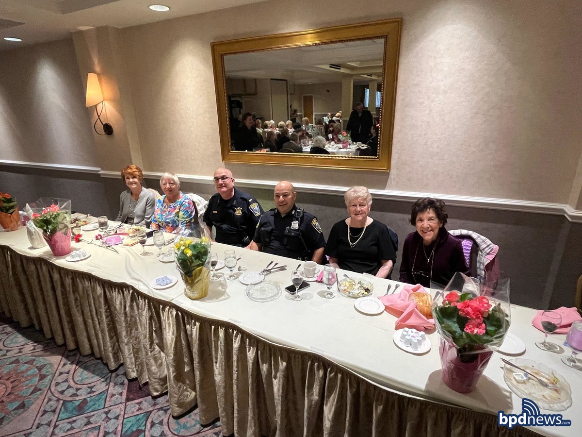 BPD in the Community: District A-7 Joins Mother’s Day Celebration at the East Boston Social Center police.boston.gov/2024/05/16/bpd…