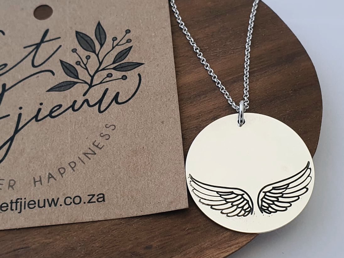 Argentium and Sterling Silver Angel Wings Pendant and Chain! #argentiumsilver #laserengraved #laserengraving #lasercut #angelwings #rounddisc #pendant #necklace #chain #italianchain #fjietfjieuw #wedeliverhappiness