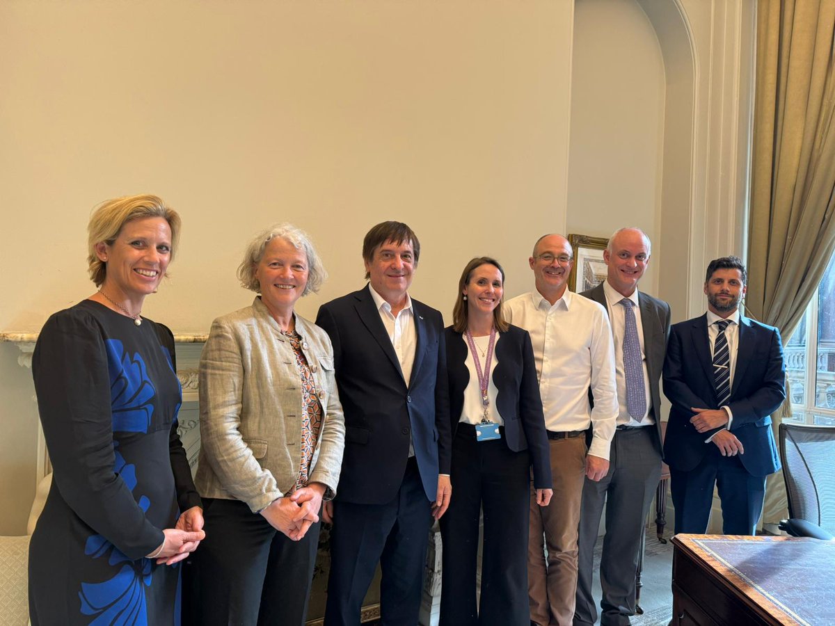 UKinArgentina's tweet photo. Del evento global sobre AMR que tuvo lugar en Londres también participó en representación de Argentina 🇦🇷 Daniel Salamone, presidente del #Conicet.
Antes, Salamone fue recibido en el Foreign Office por @CharlotteHWatts (Asesora Cient��fica Principal) y otros funcionarios. https://t.co/H6puPl2lgS