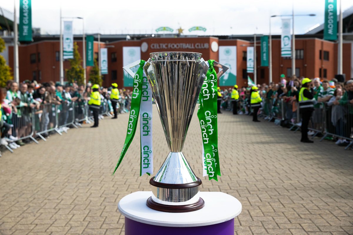 18 league titles 👑
11 Scottish Cups 🥇
10 League Cups 🥇
6 Trebles 🏆🏆🏆
Invincible Treble 💯
Quadruple Treble ✅✅✅✅

Celtic have 𝙙𝙤𝙢𝙞𝙣𝙖𝙩𝙚𝙙 Scottish football since 2000/01 🍀🏴󠁧󠁢󠁳󠁣󠁴󠁿

The Hoops have won a staggering 39 trophies, including 18 titles from a possible 24 🤯👏