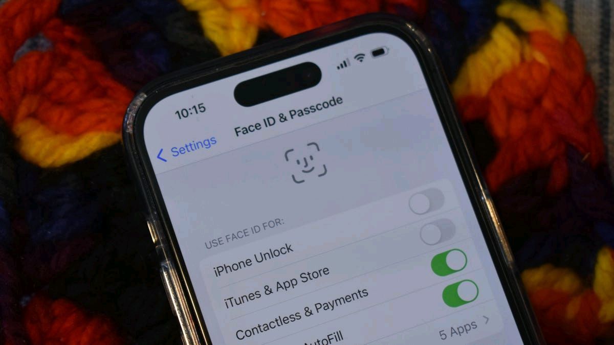 You actually shouldn't use your face or thumb to unlock your phone. Use a PIN instead. Here's why 👇 The laws surrounding 5th Amendment protections and biometric passwords are still undecided, so just turn it off #tech #privacy buff.ly/3UhL1CS