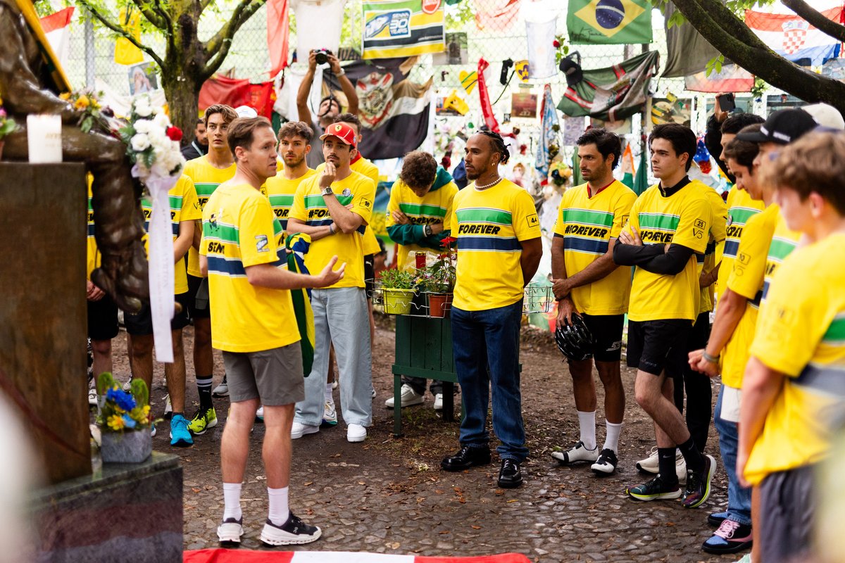 ScuderiaFerrari's tweet image. For Senna 💛💚

A run with a difference, Seb’s initiative to remember Senna and Ratzenberger 30 years on from their death.

#ImolaGP 🇮🇹 #F1