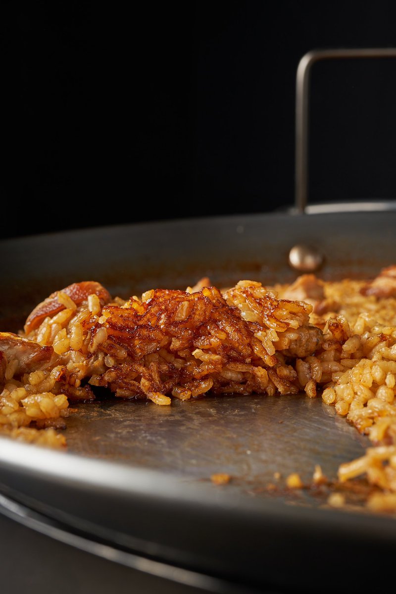 Arroz DE cordero.

Aprovechando la falda que pedí al carnicero me separara de unas chuletas.
Grasa y potencia controlada
El socarrat no es negociable!
Mañana últimas plazas!!