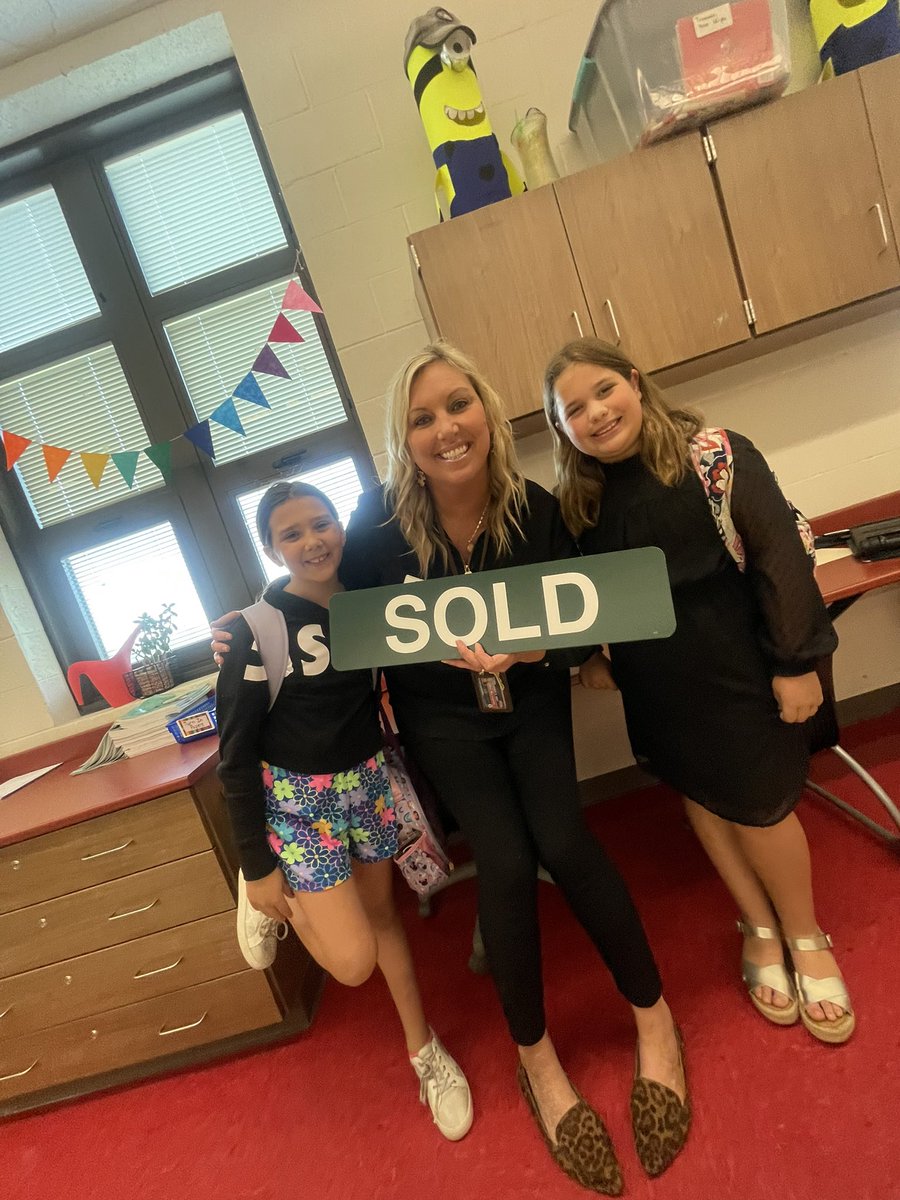 Thank you to @CESTigerPride for hosting me as a Realtor (and one of my daughters represented CHS Media Arts) today for the 2nd annual, When I Grow Up Day! I get the best of both works as both a Teacher & a Realtor!