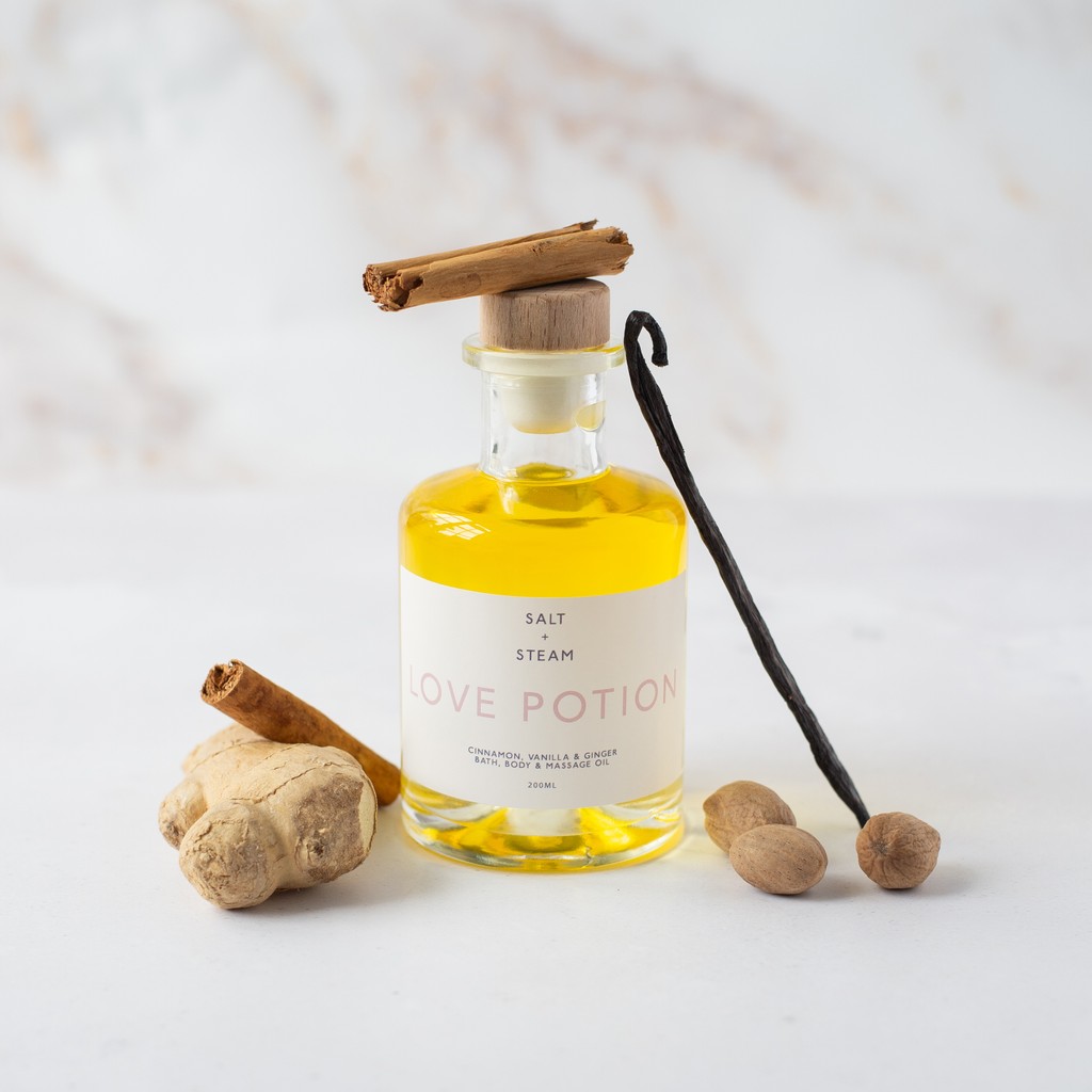 Vanilla and spice and all things nice... ✨

Have your tried our Love Potion bath &amp; body oil yet? Guaranteed to leave your skin smelling absolutely delicious 😍

bit.ly/love-potion-ba…