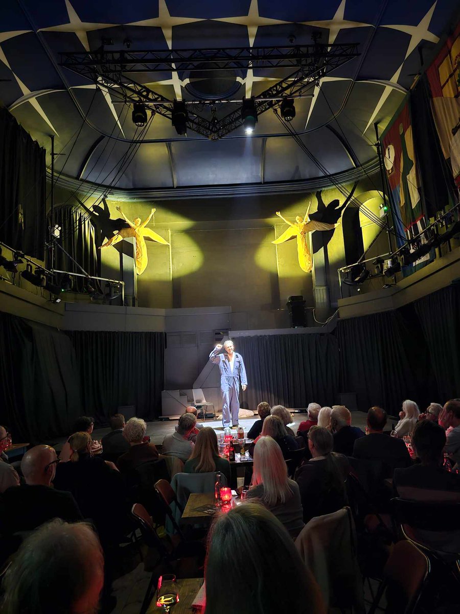 “Jarman” last night at the Acorn Theatre Penzance was watched over by angels. Hugely enjoyed surfing the energy of a great crowd, and meeting friends old and new. @AcornPZ #Penzance #Cornwall #Theatre #Solo #Jarman