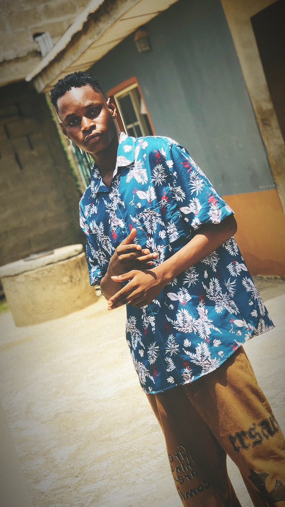 OBM5ml's tweet photo. This life ain’t hard eat and smile 😊. Everyone is born to win , just vibe 💐 https://t.co/Duoy7Dh16Y