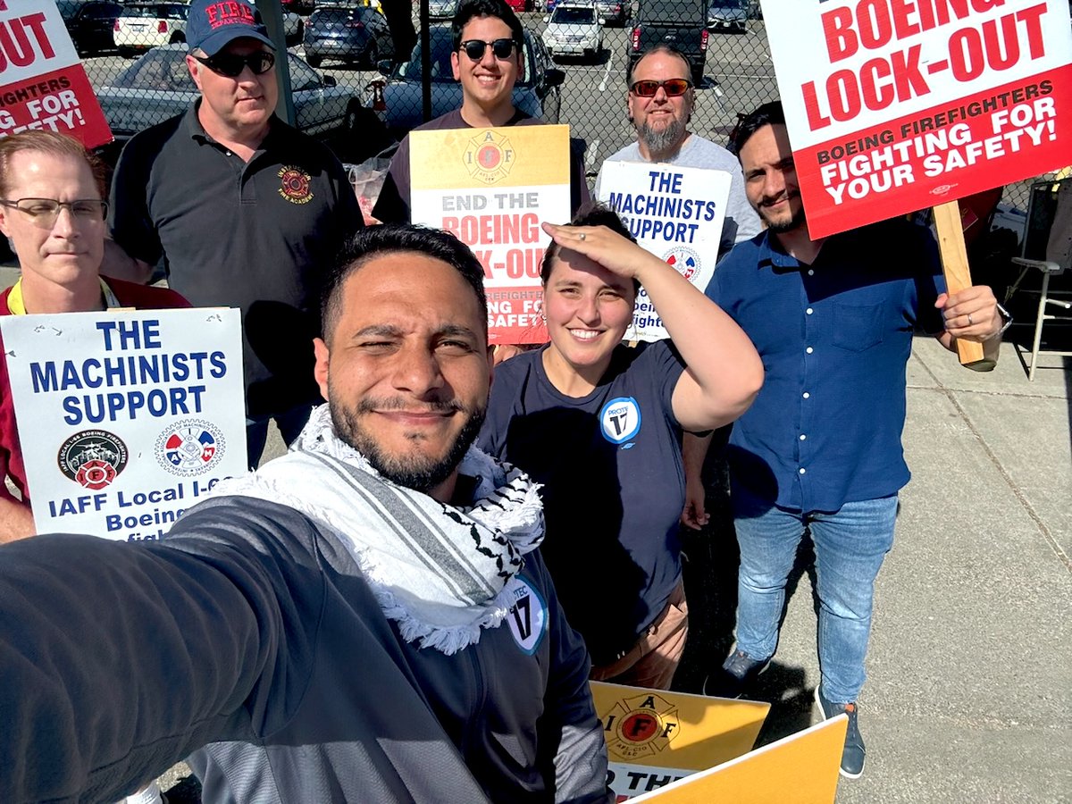 PTE17's tweet photo. This is what #solidarity looks like! 🎶 Happy to support our Boeing Firefighters Local I-66 union siblings on the strike line! ✊ End the #BoeingLockout NOW! #1u #UnionStrong https://t.co/psWPsvsZIj