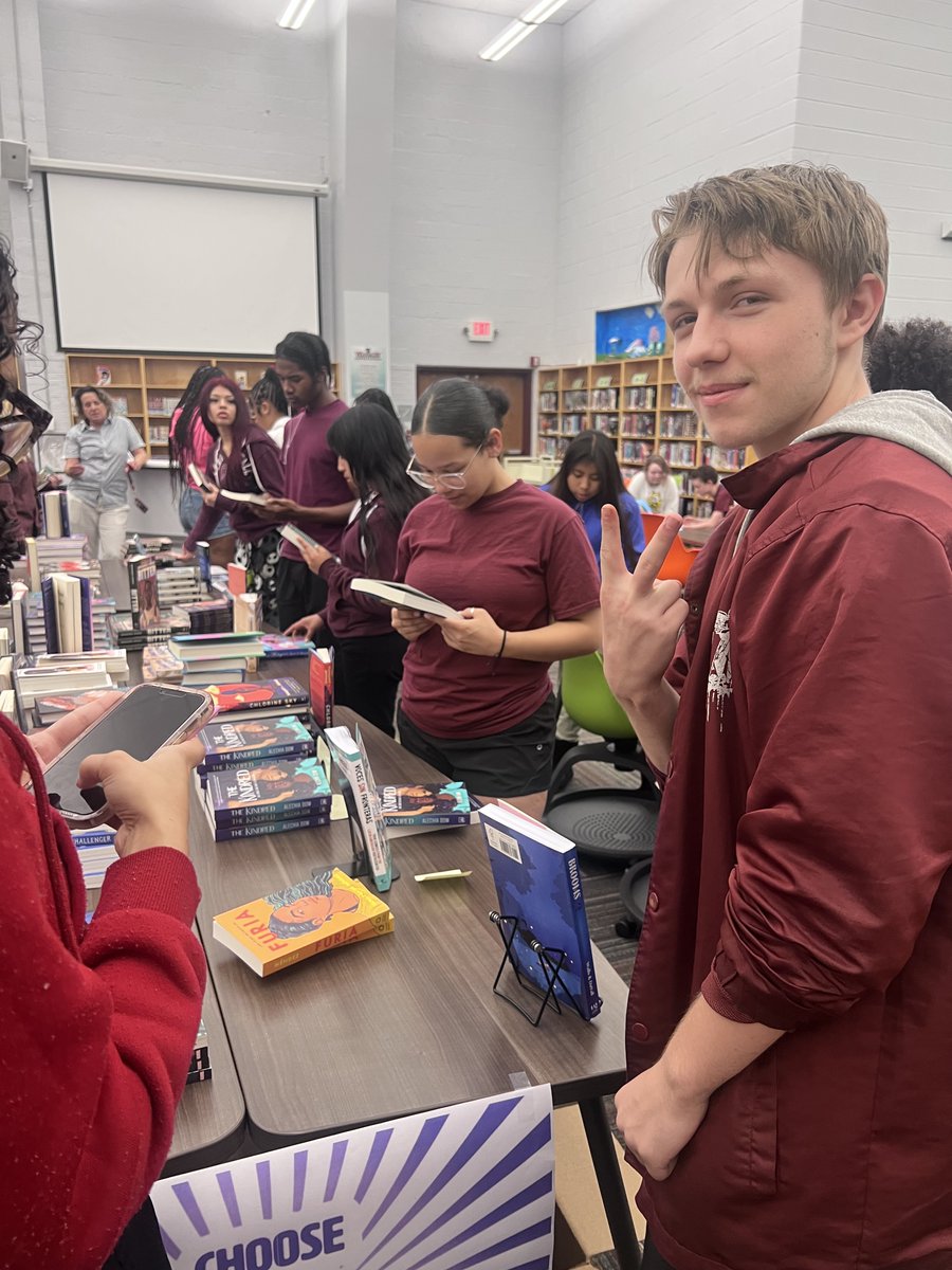 OverIntheLib's tweet image. CHOOSE YOUR OWN SUMMER READING ADVENTURE is now open! This summer, Fulton students will get a choice on which book to pick for their summer reading. "This is more exciting than dress down days!" "This is like a free book fair!" "Do I have to pick just one?"