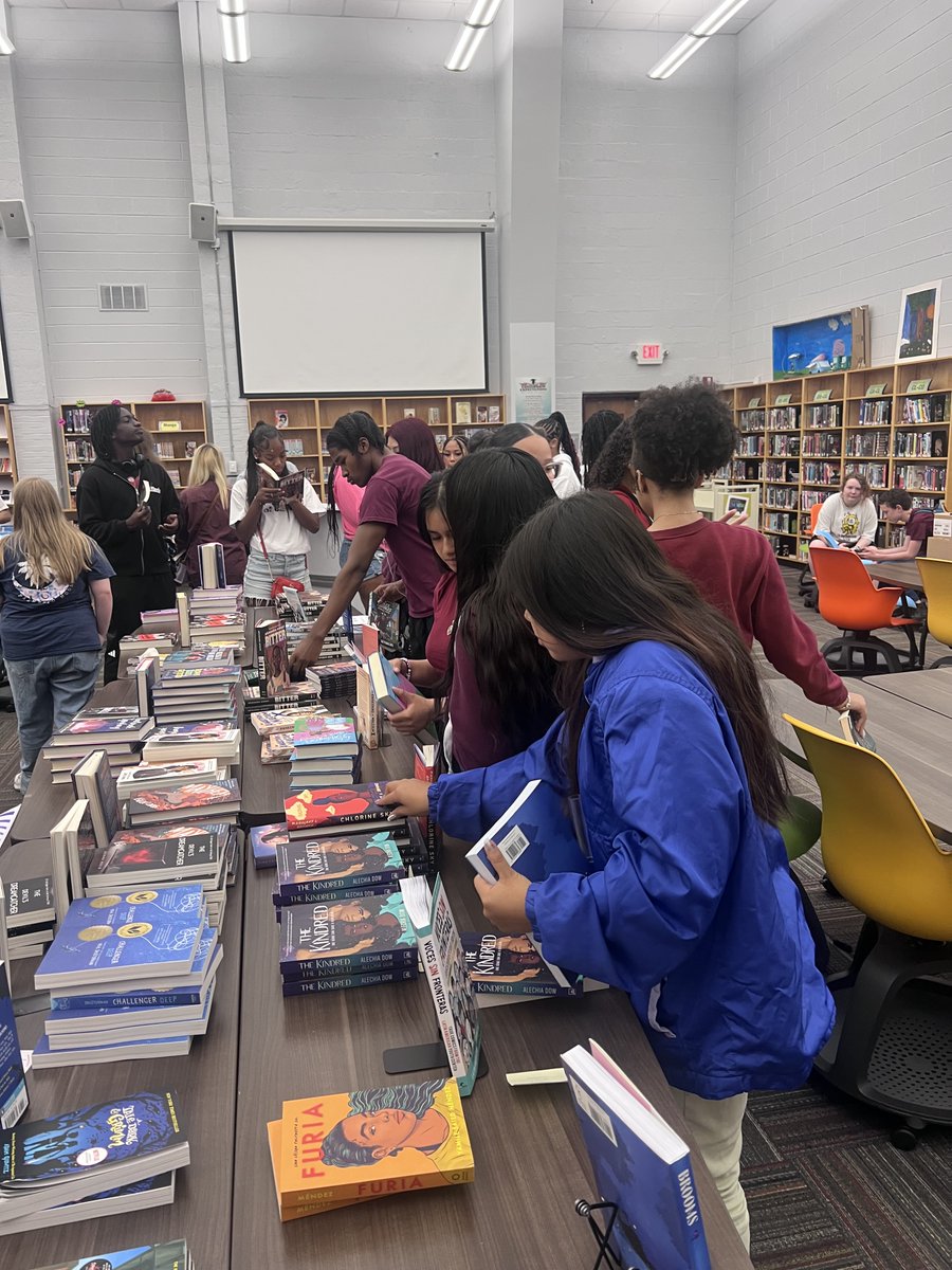 OverIntheLib's tweet image. CHOOSE YOUR OWN SUMMER READING ADVENTURE is now open! This summer, Fulton students will get a choice on which book to pick for their summer reading. "This is more exciting than dress down days!" "This is like a free book fair!" "Do I have to pick just one?"