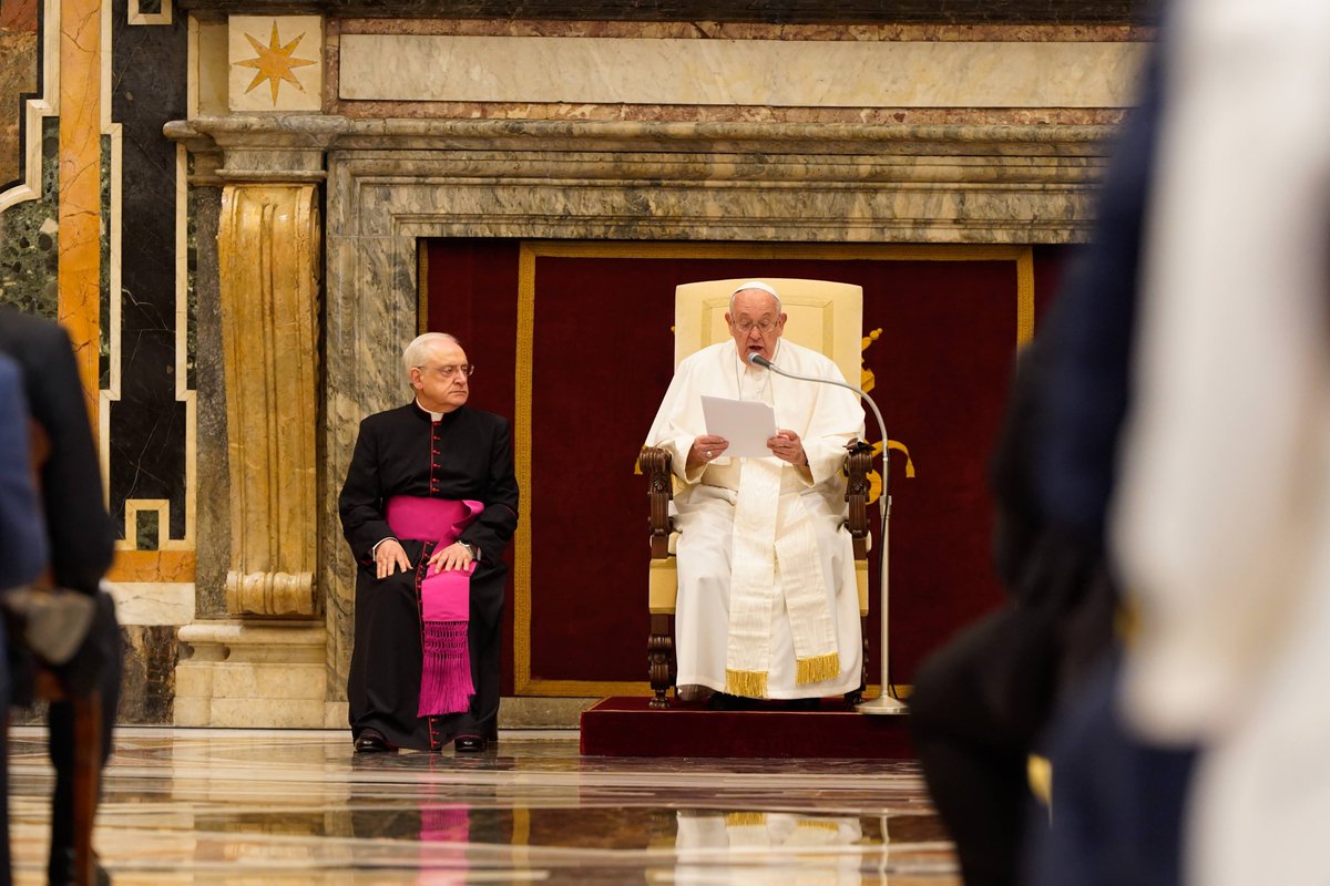 Today at the Vatican I led a delegation of @C40Cities mayors from around the world to meet with His Holiness Pope Francis. We signed a historic protocol which recognises the urgent action needed to protect our planet and its people. Photo credit: Gabriella C. Marino/PAS