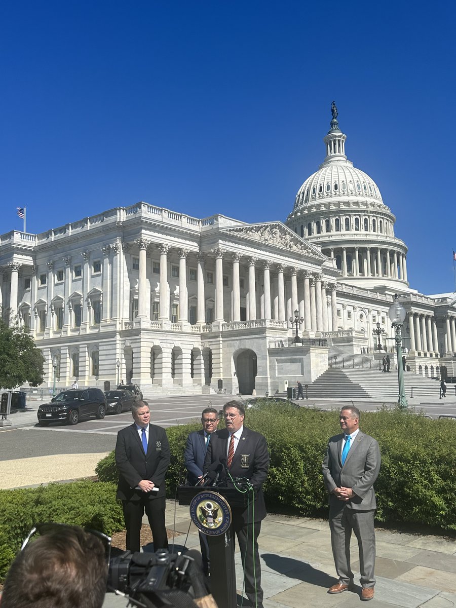 As Police Week ends, we were grateful for the opportunity for @sbsheriff Bill Brown, who serves as the current MCSA President to share the podium with @RepCarbajal, @RepDonBacon, and Jared Wilson from @PORACalifornia to discuss the bipartisan Filling Police Officers Vacancies Act