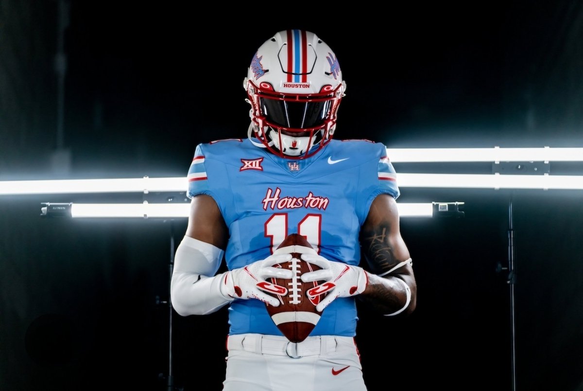 After a great conversation with @Emannaghavi I'm blessed to receive an 🅾️ffer from @UHCougarFB‼️ #GoCoogs @CoachWEFritz @CoachShawnBell @cannon_monty ~@DentonGuyer_FB @ReedHeim @CoachJoseph979 @mike_gallegos16 @kylekeese~ @dctf @MikeRoach247 @drobalwayzopen @coachwvde @samspiegs