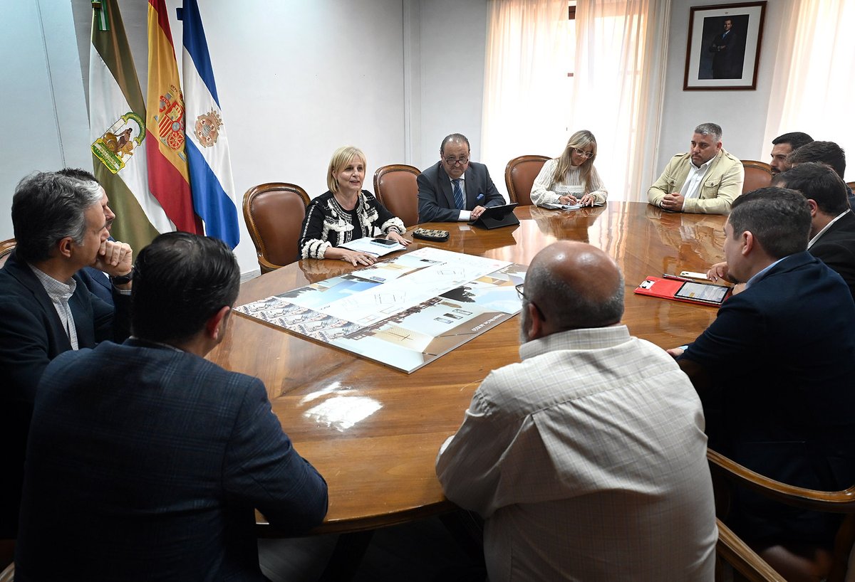 ▶️La alcaldesa muestra su colaboración a los hermanos de La Humildad de Barbadillo para levantar el proyecto de la parroquia de Nuestra Señora del Rocío ℹ️jerez.es/webs-municipal…