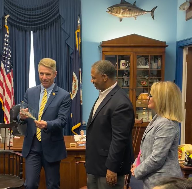 Massey director and @AACI_President @DrRobWinn and @AACI_Cancer executive director Jen Pegher present U. S. Rep. @RobWittman of Virginia a 2024 Cancer Research Ally Award during AACI / @AACR Joint Hill Day.