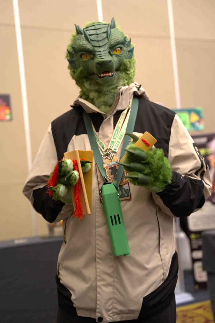 🦎:？
诶…我打快板？真的吗？
📷:白鼠老师
#FursuitFriday #fursuit #FursuitEveryday #Dragons #furry