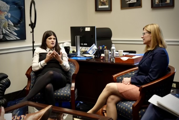 .@NISTDirector, Dr. Laurie Locascio, is the GOAT. Great to talk with her yesterday about the agency’s 2025 priorities. @NIST is at the forefront of chip development, AI safety & so much more, let’s make sure they have the funding the need to continue their critical work.
