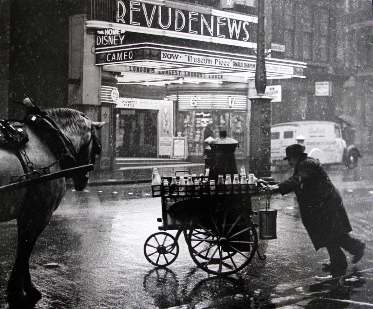 Milkman on the Charing Cross Road, London, Wolfgang Suschitzky, 1935