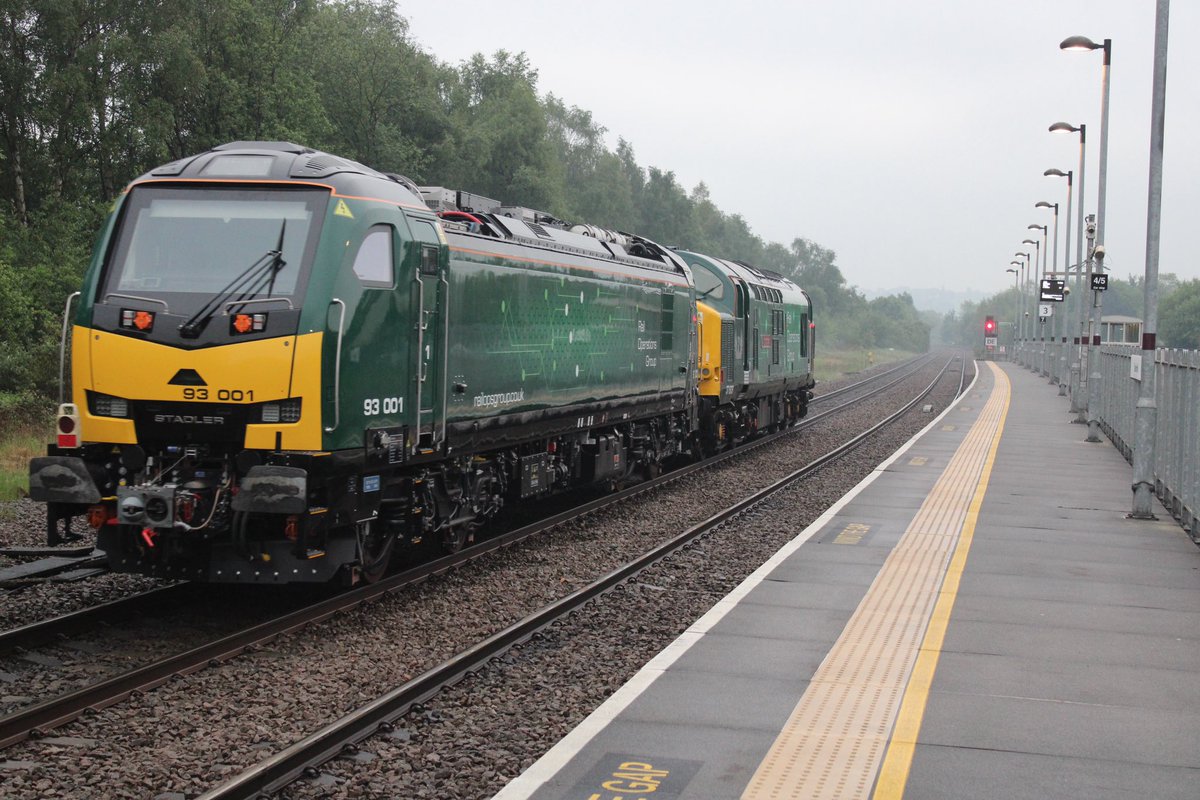 #TractorThursday 37608 with 93001 , 0Q42 Worksop Up Receptions to Crewe South Yard ,passing Chesterfield.