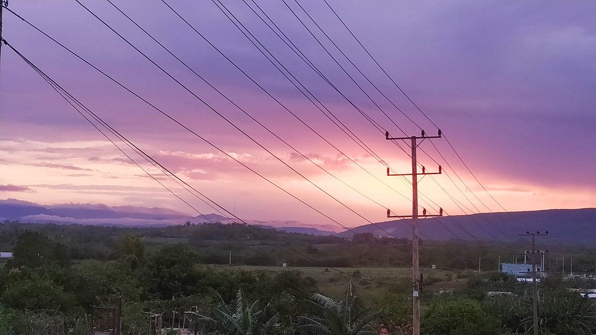 #Guantanamo Desde esta ciudad entre valles, montañas y ríos les deseamos a todos nuestros amigos de #Cuba y el 🌎 un buen jueves. #JuntosPodemosMás <a href="/yoeaberob1/">Yoel Perez Garcia</a> <a href="/Deguantanamo/">Mabel Guantánamo</a> <a href="/YuzaimaCardona/">Yuzaima Cardona</a> 
📷 Víctor Enrique Sánchez Silveira