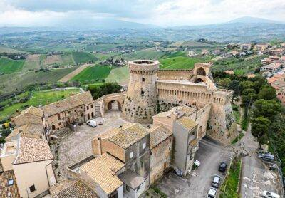 Il rilancio dei piccoli #borghi nel nostro Paese. Nelle #Marche è nato #PICOn con lo scopo di aggregare i piccoli e piccolissimi borghi della provincia di #AscoliPiceno. Al progetto hanno già aderito 23 comuni. 
mondointasca.it/2024/05/16/bor…