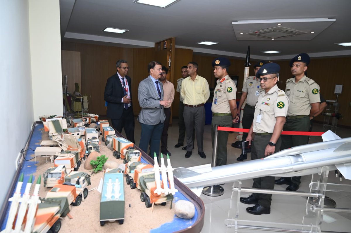 The 11th Army to Army Staff Talks #AAST between #India & #Bangladesh concluded in Secunderabad. During the #AAST, the Bangladesh delegation visited various defence establishments. The delegation was demonstrated various simulators developed by Simulator Development Division #SDD