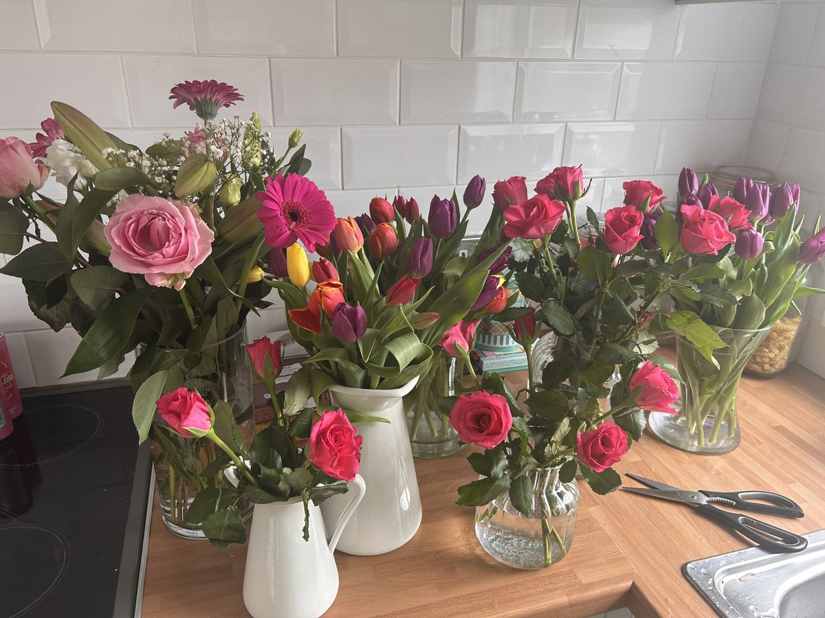 Love is: hubby buying you several bunches of flowers, giving them to you in the middle of your working day and realising you may not have enough vases 🤨😍

💐🌸🌺🌷🌻🌼🪷🪻

#ThankfulThursday