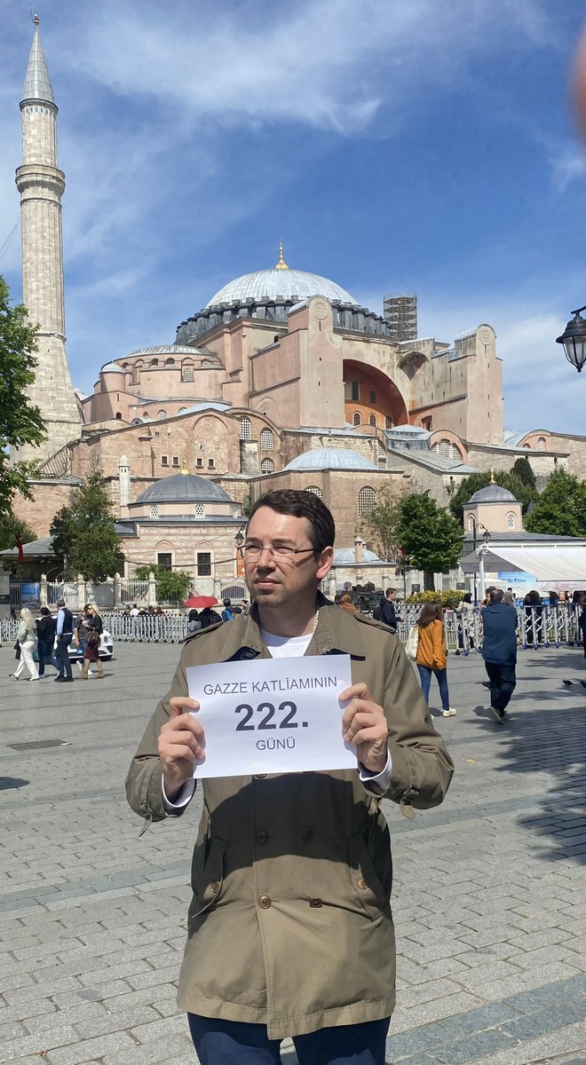 222 günde Gazze’ye atılan bombaların toplamı Hiroşima’ya atılanın 3 katı. 573 cami yerle bir edildi. 300’e yakın mescit paramparça oldu. Ayasofya’nın özgürlüğü için birkaç nesil hayal kurdu, gayret etti, zincirlerinin kırıldığına bu nesil şahitlik etti. Biz de öyle çalışalım