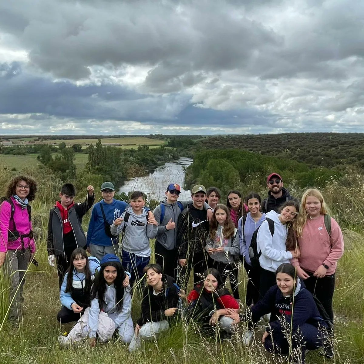 Algunos alumnos de 1⁰ESO en la excursión de #Ledesma al pueblo de Juzbado, donde han visitado el museo de la falla y han practicado un rápel. 

#construyendoginer #love #bilinguismo