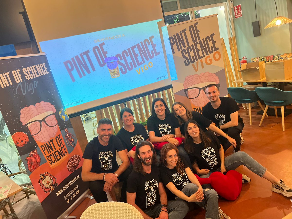reyesriveiro's tweet image. 🙋‍♀️Despedimos @pintofscienceES Vigo 2024! ☺️

Grazas a: equipo, voluntari@s, investigador@s participantes, bares, organización nacional, patrocinadores, colaboradores e público por facer posible #Pint24VGO.🧡

Volveremos en 2025.🍻

#Pint24ES #Pint24 #ciencia #divulgación #bares