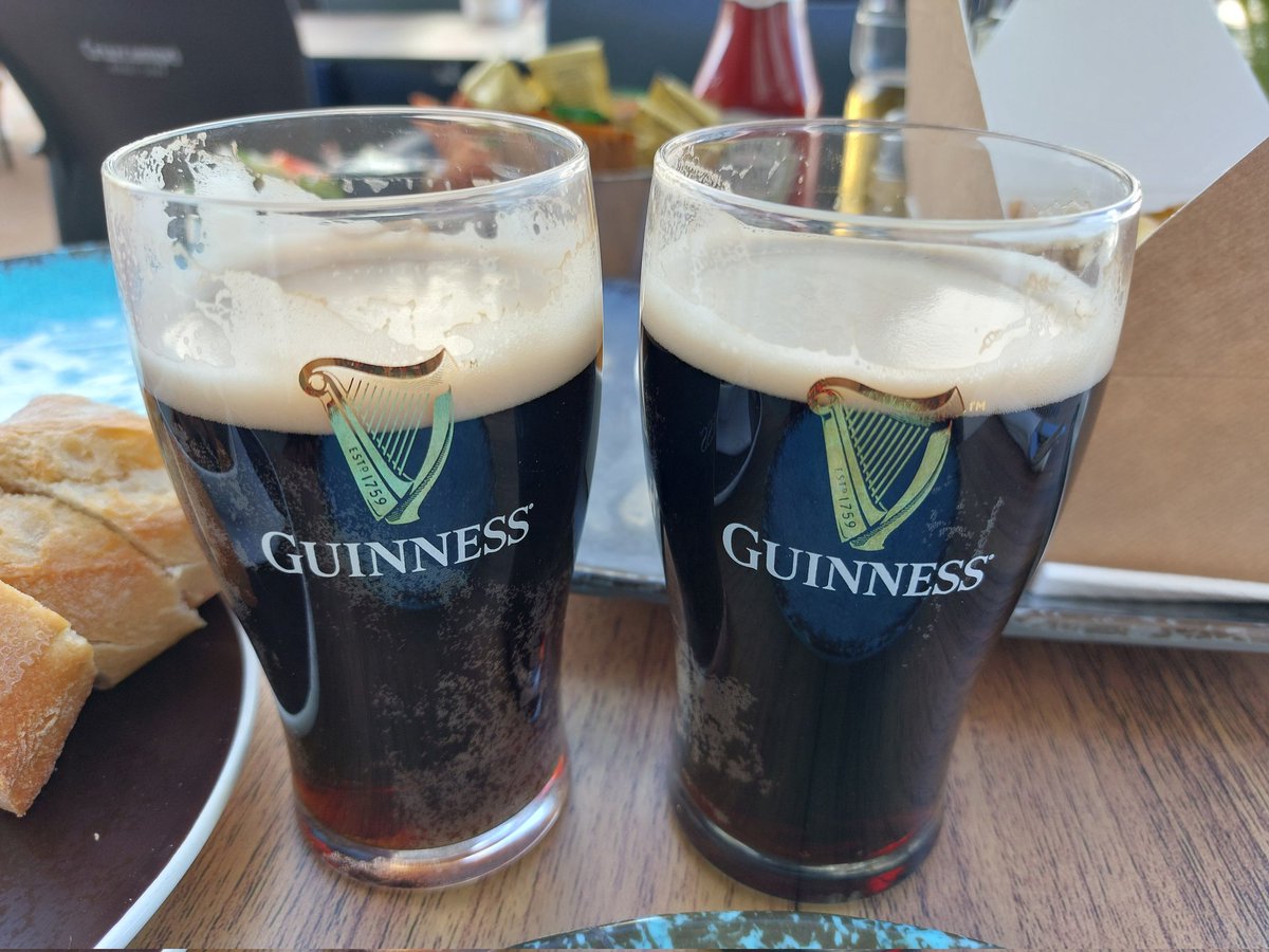 Anka_VT's tweet image. Don't worry about us, we're good 🫡 @ChuuniVT ☘️🩵🩷