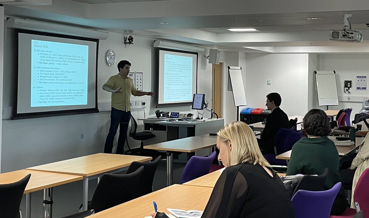 ESCoE Research Associate and @kingsbschool’s John Morrow presenting work on multi-establishment firm structure, subsidies and spillovers. Read John’s recent ESCoE research tinyurl.com/msb9en6x #EconStats2024 @ONSfocus