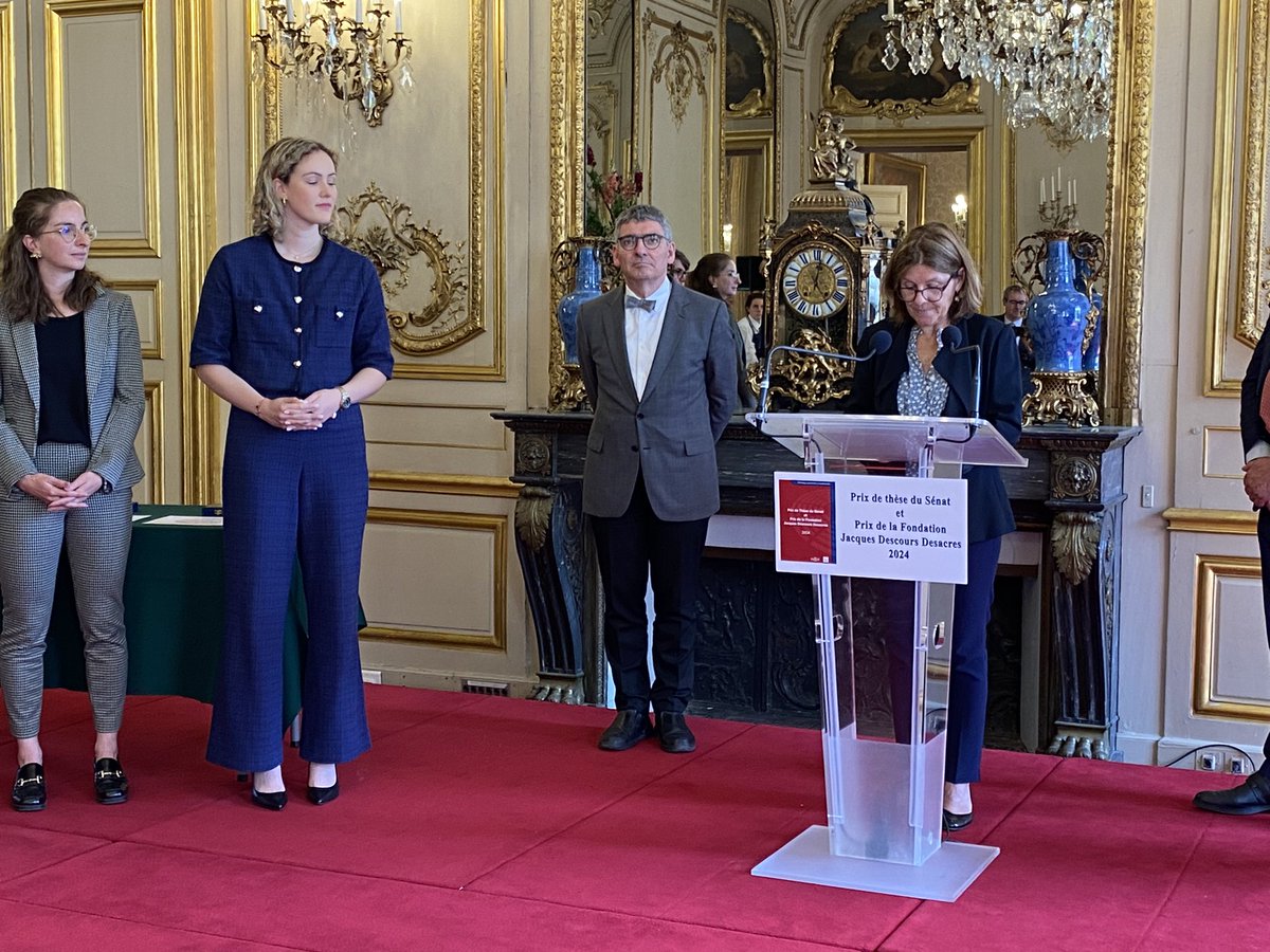 Cérémonie au Sénat pour la bourse de recherche accordée à Julie Behlert doctorante sous ma direction. <a href="/IMH_Hauriou/">IMH Institut Hauriou</a> @Fac_droit_tlse <a href="/UTCapitole/">Université Toulouse Capitole</a> <a href="/NathalieMader/">Nathalie Mader</a>